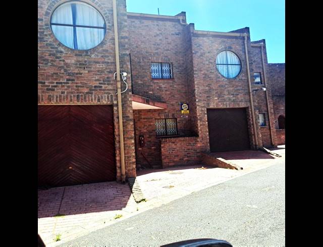 3 BEDROOM TOWNHOUSE FOR SALE IN KENRIDGE